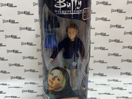 Diamond Select Buffy The Vampire Hunter Limited Edition Collector Series Willow with Backpack & Hat Discount